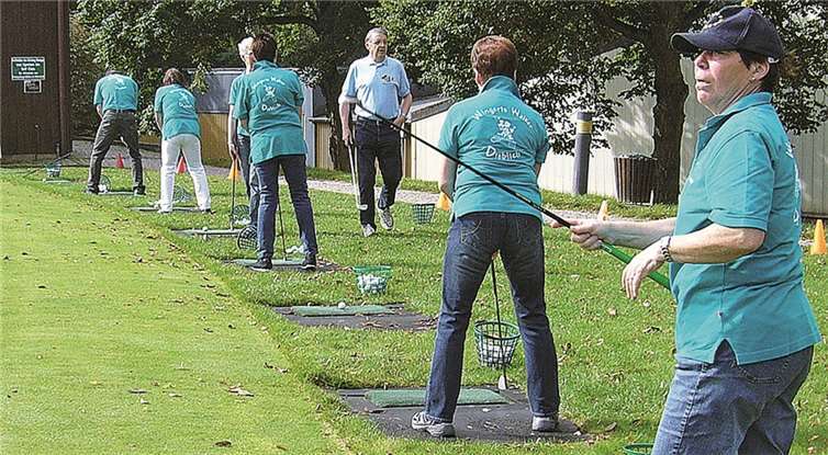Der Schwung mit dem Golfschläger war nicht ganz so perfekt.privat