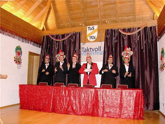 Der „Sechserrat“ vom Festkomitee „Volkesfelder Karneval“ freute sich über die gute Stimmung bei den „Jecken“.