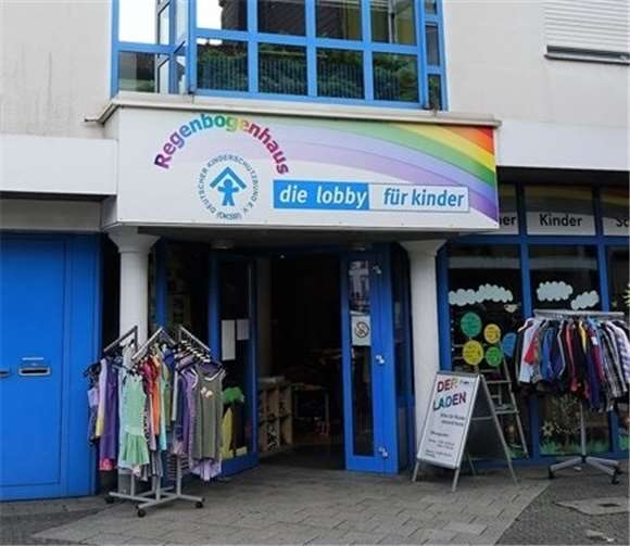 Der Second-Hand Kinderkleiderladen des DKSB ist nach der coronabedingten Schließung ab sofort wieder unter den Bedingungen der 19. Corona Bekämpfungsverordnung geöffnet.Foto: DKSB