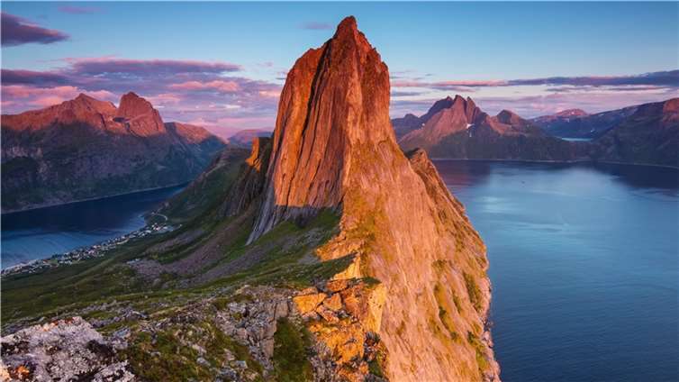 Der Segla, der ikonische Berg auf der Insel Senja.  Foto: Volker Wischnowski