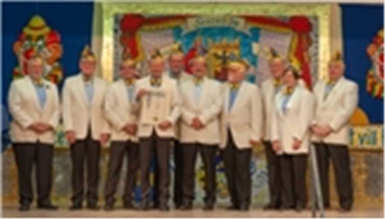 Der Senat der Närrischen Buben mit ihrem neuernannten Senator Hartmut Tann.