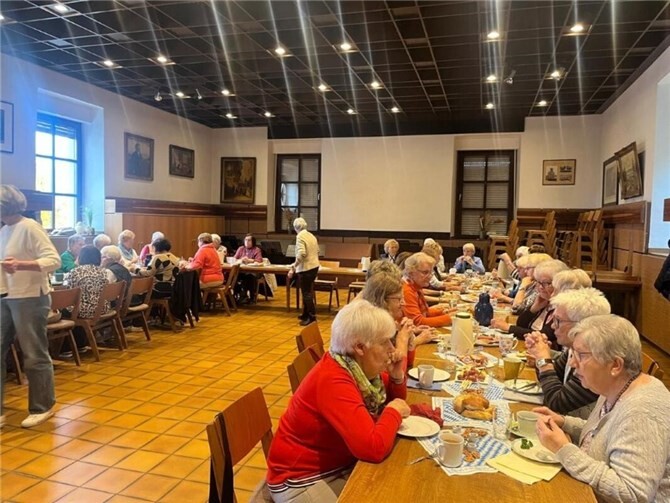 Der Senioren-Kaffeeklatsch in Nickenich stand diesmal ganz im Zeichen des Oktoberfestes. Foto: privat