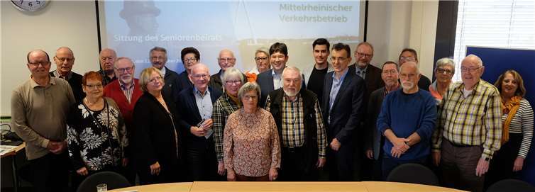 Der Seniorenbeirat erhielt die neuesten Informationen zum Busverkehr von Axel und Kim Zickenheiner. Bürgermeister Michael Mang und Gremiumsvorsitzender Robert Raab moderierten das Treffen. privat