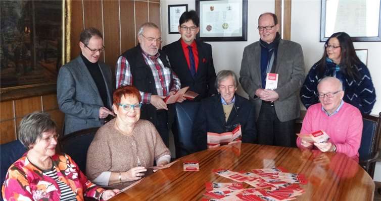 Der Seniorenbeirat präsentiert den neuen Info-Flyer. privat