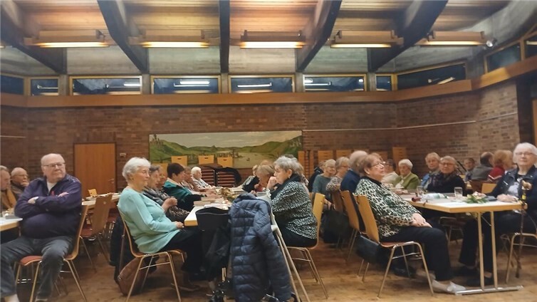 Der Seniorenkreis „Kolping Ü60“ traf sich zum beliebten „Adventsstündchen“ im Pfarrzentrum am Europaplatz.