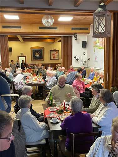 Ein geselliger Nachmittag für die Seniorinnen und Senioren Der Seniorennachmittag in Kesselheim war somit ein voller Erfolg – ein Nachmittag, der nicht nur durch seine gemütliche Atmosphäre, sondern auch durch das starke Gemeinschaftsgefühl bestach.