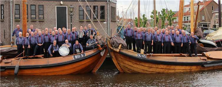 Der Shanty-Chor „Spakenburgs Visserskoor“ singt in Oberfell. Quelle: Spakenburgs Visserskoor