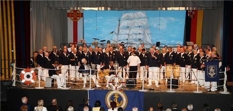 Der Shanty-Chor bei einem Konzert in der Stadthalle. Foto: Marinekameradschaft und Shanty Chor Lahnstein