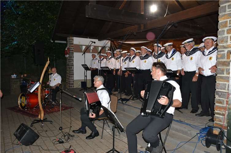 Der Shantychor Spakenburgs spielte auf. Fotos: privat