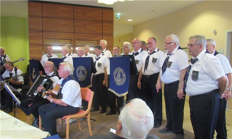 Der Shantychor der Marinekameradschaft „Admiral Mischke“ aus Lahnstein segelte in das Seniorenzentrum Katharina Kasper Andernach. Privat
