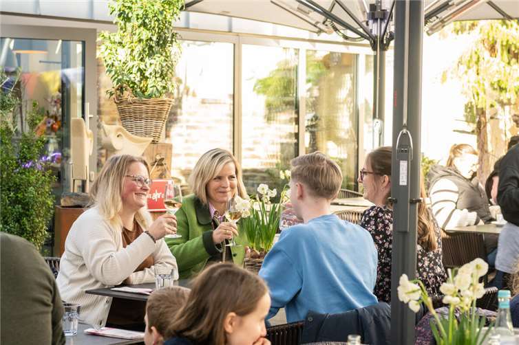 Der Shopping-Genuss-Abend bietet erstmals einen City-Wein-Walk an. Foto: Dominik Ketz