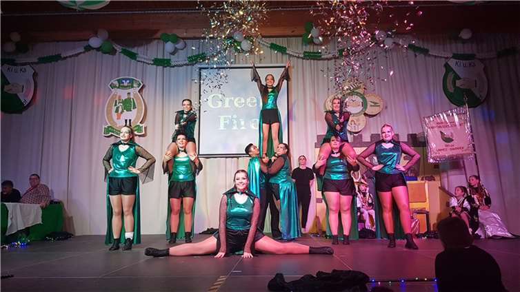 Der Showtanz der „Green Fire“ leitete zum großen Finale über. Fotos: KH