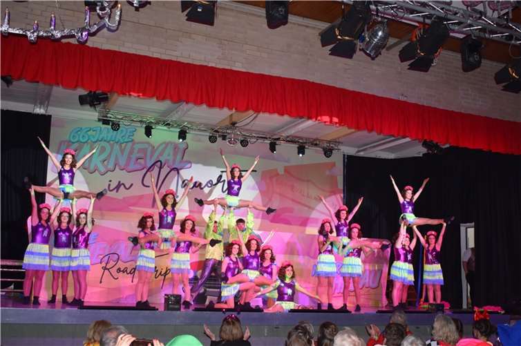 Der Showtanz des KVN-Balletts.