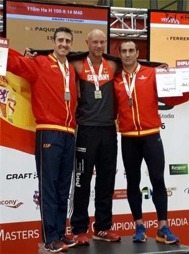 Der Sieger Markus Paquee mit den unterlegenen Spaniernprivat