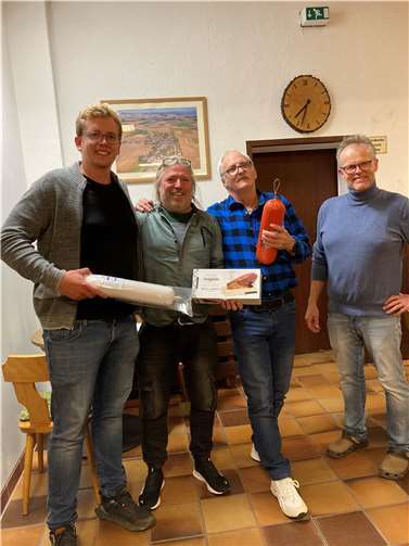 Der Siewe-Ström-Dorfmeister Gappenach 2023 durfte somit die Siegprämie „De Schinke“ mit nach Hause nehmen.  Foto: privat