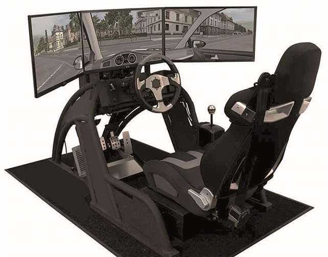 Der Sitz ist ein echter Autositz, das Cockpit im Simulator ist ausgestattet wie das Cockpit in einem modernen Pkw: so wird der Fahrsimulator der Fahrschule Dieter Schmickler aussehen. privat