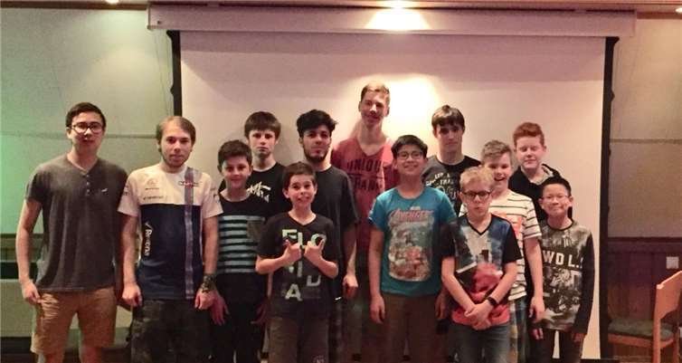 Der Sitzungssaal des Rathauses wurde kurzerhand umgebaut und die LAN-Party war ein Erfolg. privat