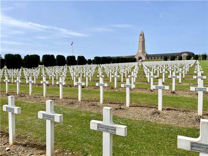 Der Soldatenfriedhof. „MORT POUR LA FRANCE 1914-1918.
