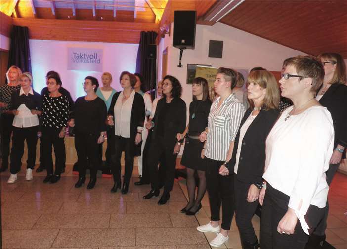 Der Song des TV-Stars Ina Müller, „Schuhe“, hatte es auch den taktvollen Sängerinnen angetan.