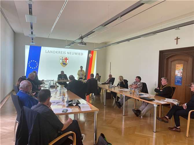 Der Sozialausschuss des Kreises hat kürzlich getagt und sich dabei u.a. einstimmig dafür ausgesprochen, die Projekte „MAP“ (Streetworkerin) und „Gemeindeschwester plus“ fortzusetzen. Foto: Kreisverwaltung Neuwied