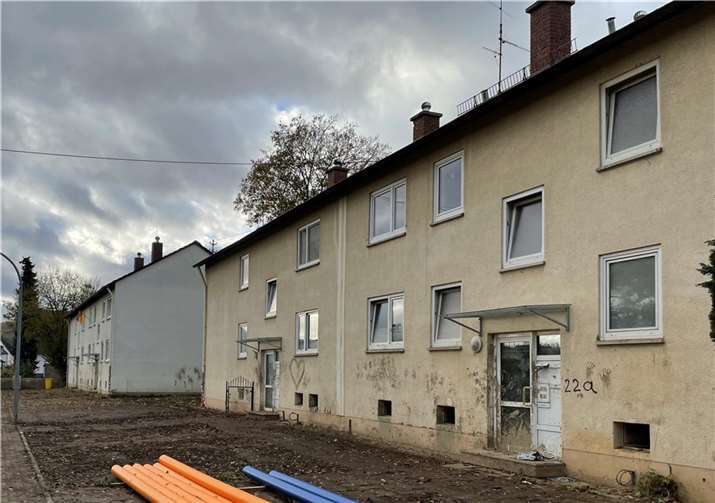 Sinzig: Fortschritte beim Neuaufbau nach der Flut Der Sozialbau in der Friedrich-Spee-Straße soll bis Ende 2022 abgerissen werden. Foto: ROB
