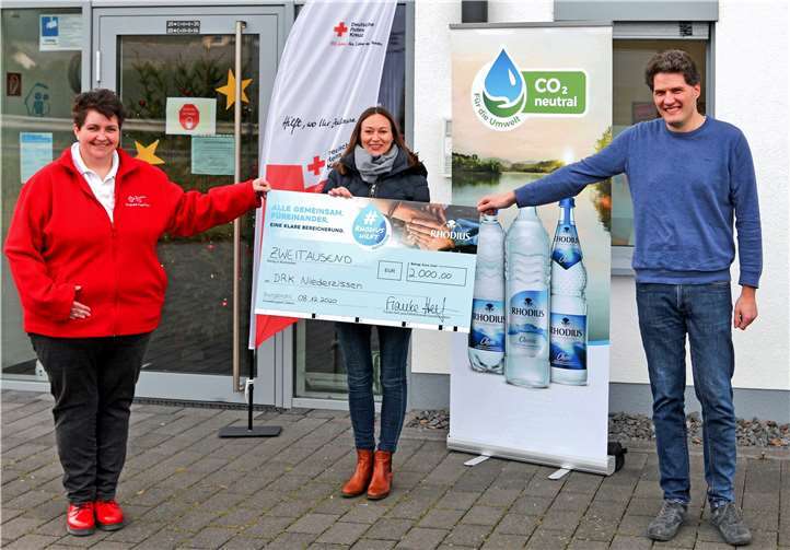 Der Soziale Service des DRK hilft Mitbürgern, die aufgrund von Alter, Krankheit oder einer Behinderung Unterstützung benötigen. (v.l.) A. Föhrmann (Pflegedienstleitung), A. Borowski (Produktmanagement RHODIUS), M Alberti (Bereichsleiter Soziales Servicezentrum)Foto: Thorsen Trütgen