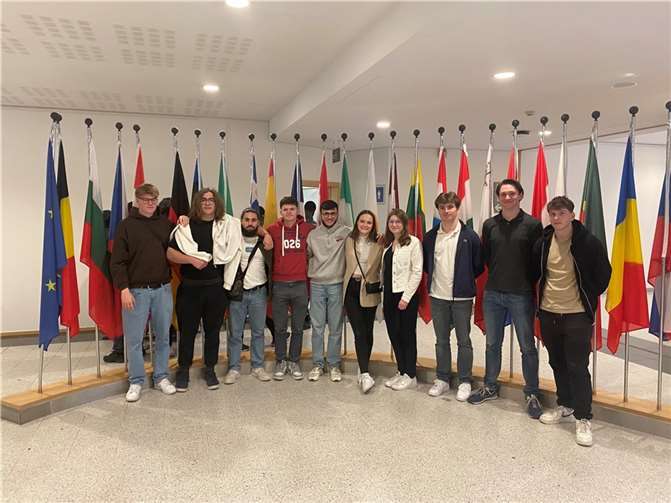 Der Sozialkunde Leistungskurs der Jahrgangsstufe 12 der IGS Johanna Loewenherz Neuwied wurde für sein umfassendes Wissen rund um das Thema „Kulturerbe“ mit einer dreitägigen Reise belohnt.  Foto: Holger Stenz