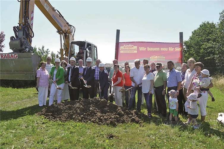 Der Spatenstich für den „Netto“-Markt in Buschhoven. Privat