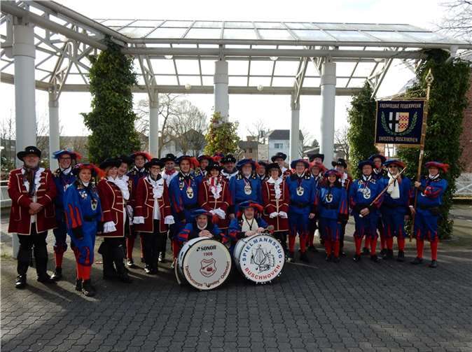 Der Spielmannszug Buschhoven der Freiwilligen Feuerwehr Swisttal und das Tambourcorps Loreley Odendorf haben die erste gemeinsame Karnevalssession genossen.privat