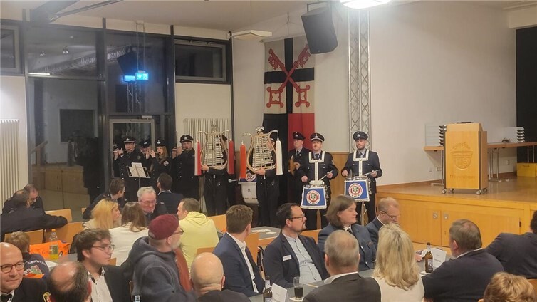 Der Spielmannszug Eich intonierte das traditionelle Lied vom „Guten Kameraden“. Foto: privat