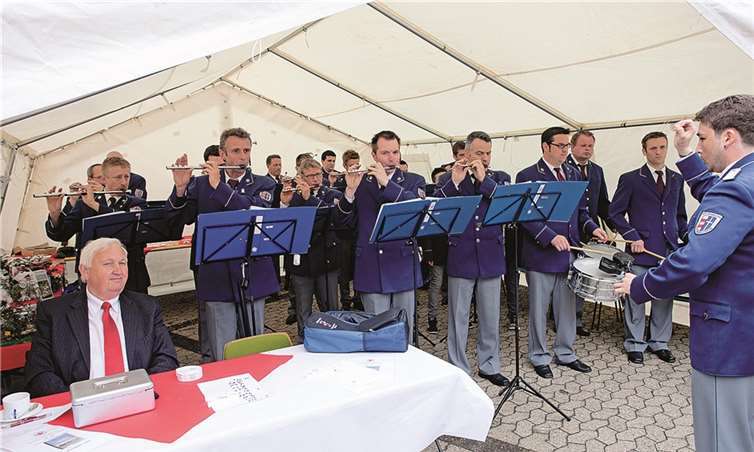 Der Spielmannszug Großmaischeid gab ein dreistündiges Konzert und unterhielt damit die vielen Besucher, die zum DRK-Heim kamen.