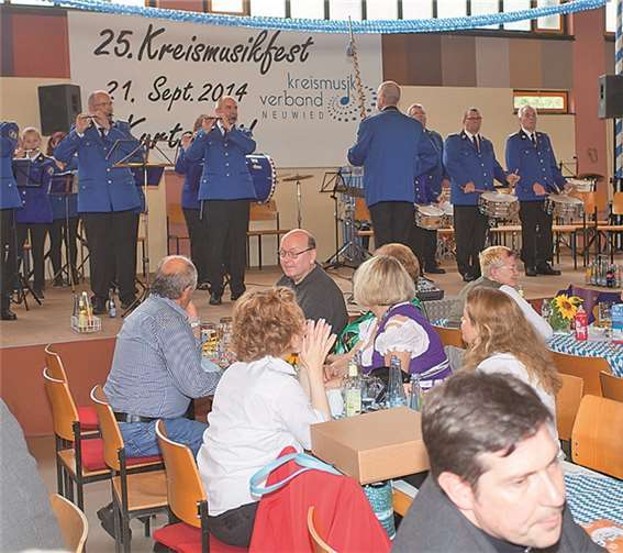 Der Spielmannszug Heimbach-Weis war in Kurtscheid zu Gast. -WT-