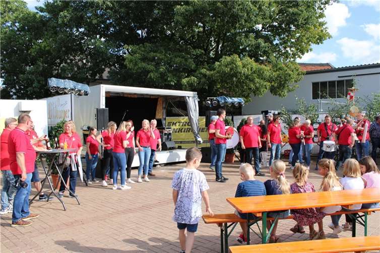 Der Spielmannszug der KG Närrische Landskroner sorgte für musikalische Unterhaltung. Fotos: DU