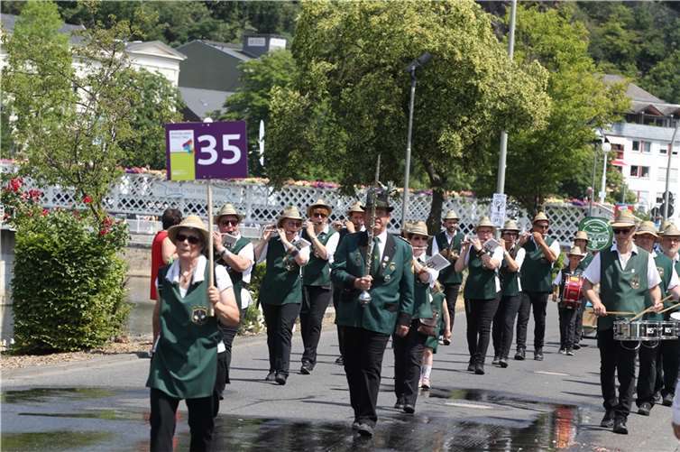 Der Spielmannszug der Schützen Einig 1929 beim Rheinland-Pfalz-Tag in Bad Ems.  Fotos: WAMFO.DE