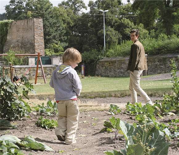 Der Spielplatz am Mariendom bietet für die kleinen Besucher eine gute Gelegenheit, den verschiedenen Obst- und Gemüsesorten sowie Kräutern und Wiesenblumen beim Wachsen zuzusehen. privat