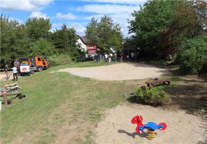 Der Spielplatz am Ochtendunger Theodor-Heuss-Ring nach seiner gründlichen Überarbeitung durch viele Freiwillige. Foto: Gemeinde Ochtendung