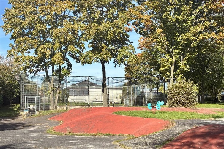 Der Spielplatz am Stettiner Weg soll aufgewertet werden. Dabei soll der Bolzplatz abgebaut werden.