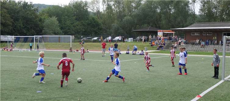 Der Sportbetrieb im Stadionan der Austraße stand ganz im Zeichen der Jugend. Quellen: SV Niederbachem