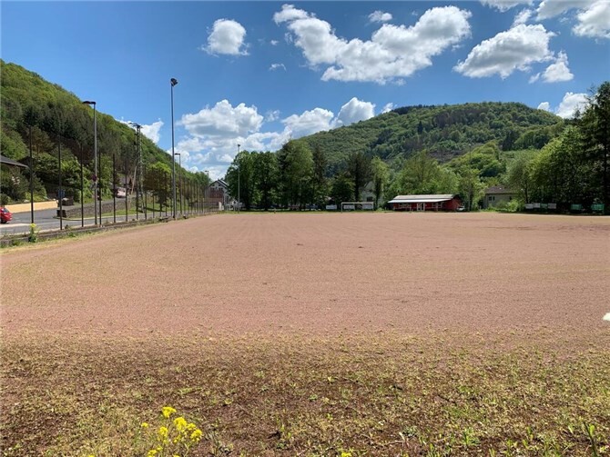 Der Sportplatz in Ahrbrück im Mai 2021vor der Flut ...  Foto: ROB