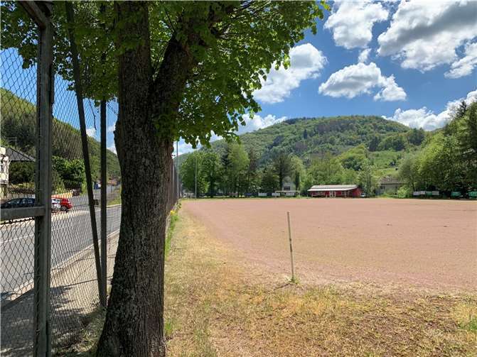 Der Sportplatz vor der Flutkatastrophe...  Foto: ROB