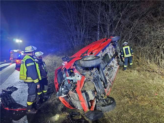 Der Sprinter und ein SUV hatten sich überschlagen.  Foto: Freiwillige Feuerwehr Königswinter