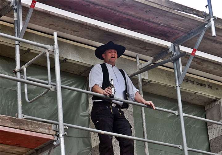 Der Spruch des Zimmermanns besiegelt die Zeremonie.