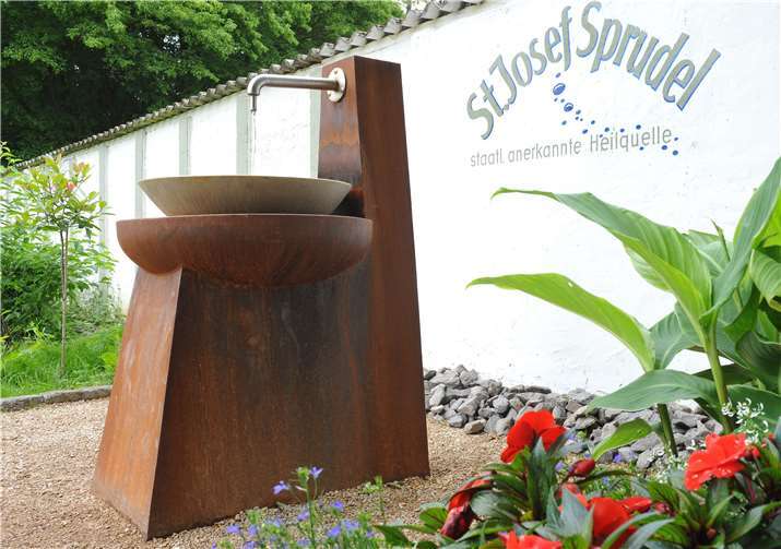 Der St. Josef Sprudel Brunnen in Bad Bodendorf. Stadt Sinzig