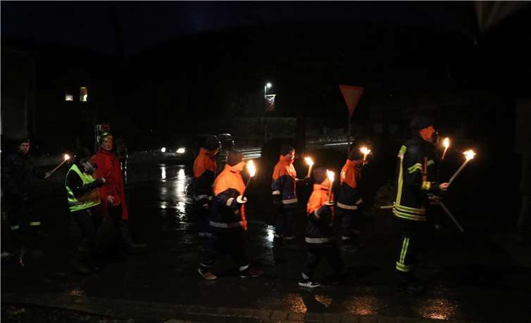 Der St. Martin zog in diesem Jahr ohne Pferd durch den Ort.