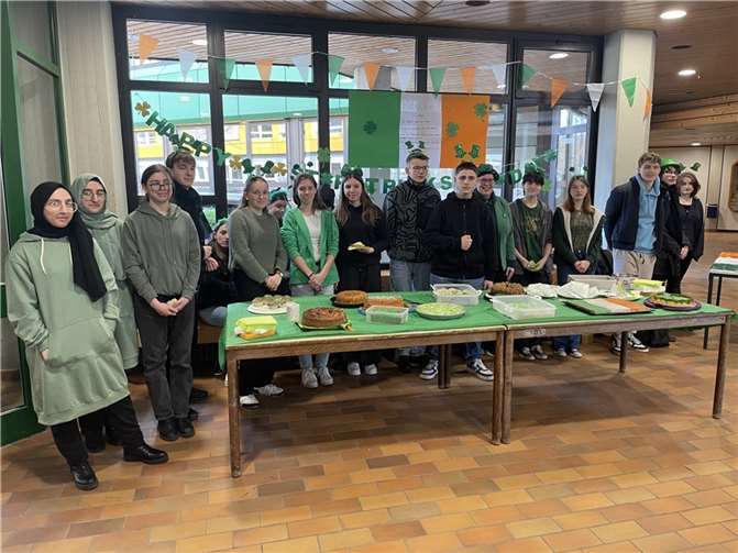 Der St. Patrick’s Day wurde am Gymnasium im Kannenbäckerland gebührend gefeiert.  Foto: privat