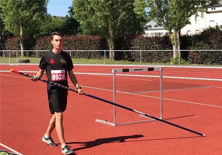 Der Stab war noch etwas ungewohnt für Cedric Kaminski, da in Sinzig keine Übungsmöglichkeit bestand. Schroeter