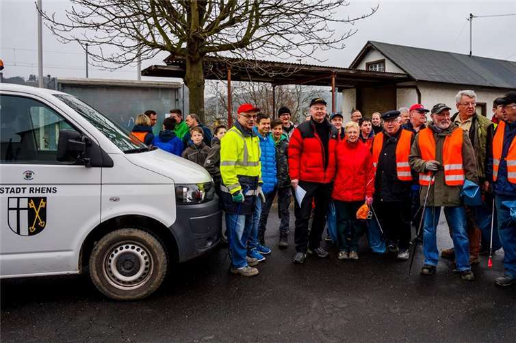Der Stadtbürgermeister Raimund Bogler hatte unter dem Motto „Rhens putzmunter“ zum Saubermachen aufgerufen und konnte sich über eine rege Beteiligung freuen.EP
