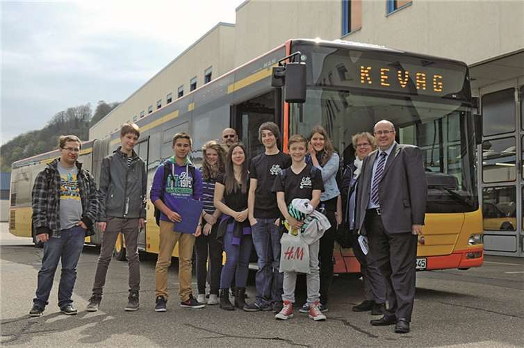 Der Stadtjugendrat beim Besuch der KEVAG Verkehrs-Service.privat