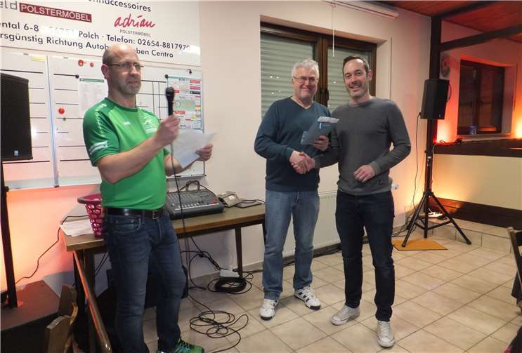 Der Stadtmeister im Herren Einzel (rechts) bei der Siegerehrung. Privat