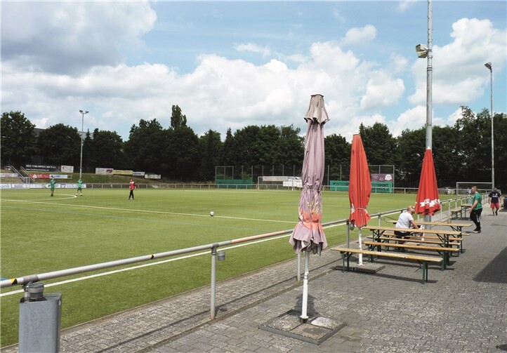 Der Stadtrat stimmte mehrheitlich für die Bewilligung eines Kostenzuschusses für die Sanierung des Kunstrasenplatzes des SV Eintracht Mendig.